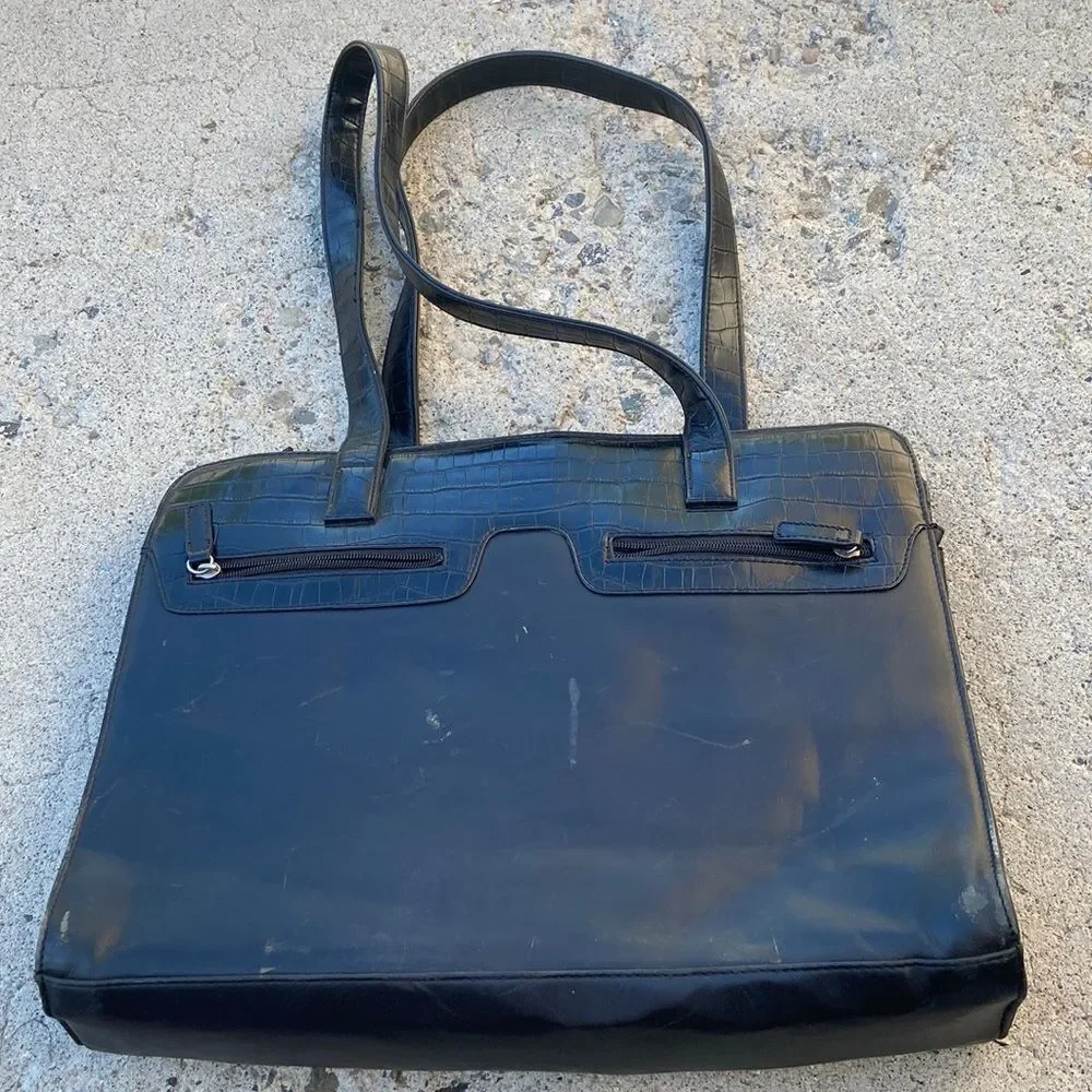 BUXTON GENUNE LEATHER BAG